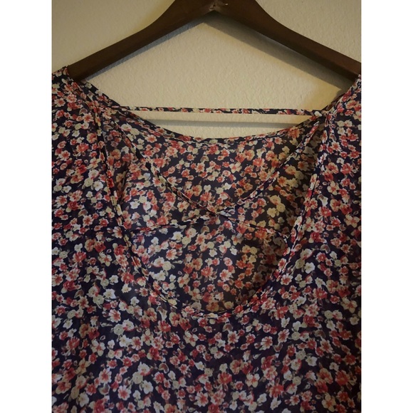 Sheer Floral Top - Picture 2 of 2